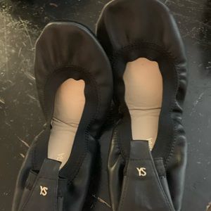 Yosi Samra black leather ballet flats